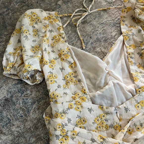 Yellow Floral Dress- ASTR the Label Tie Back Dress- Midi Dress-NWOT - Picture 14 of 15
